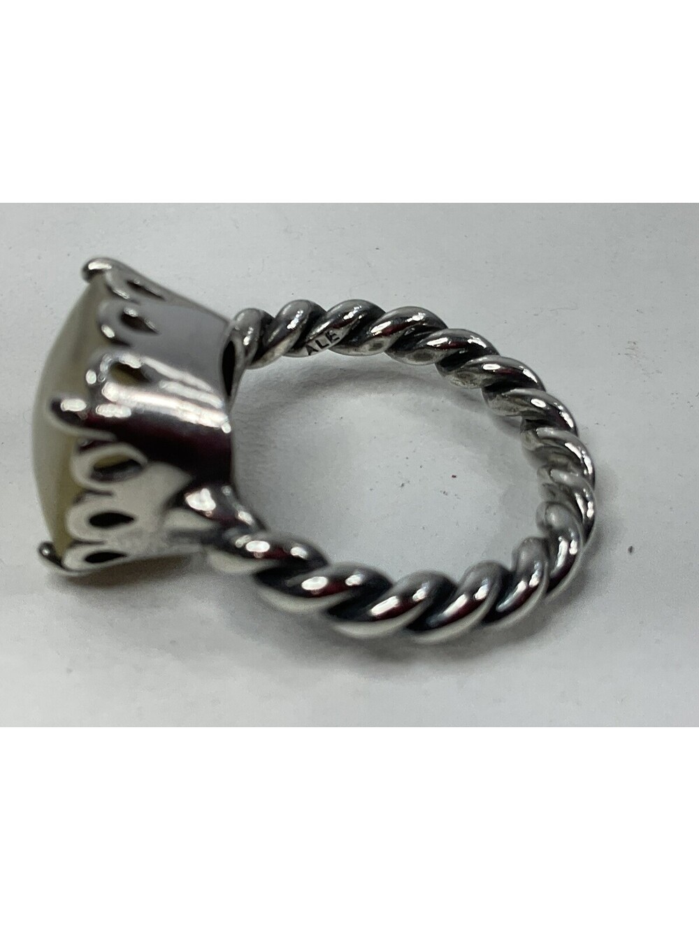 Pandora Elegant Sincerity Twisted Mother Of Pearl Ring Sz 6 Retired - Picture 3 of 6
